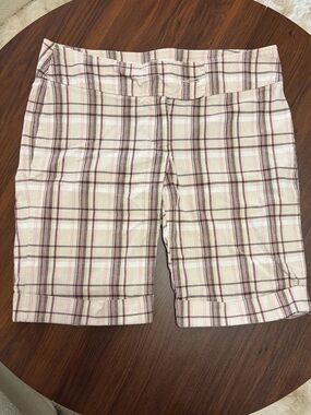 Bugle Boy Vintage Plaid Cotton Blend Women’s Shorts in Cream and Pink